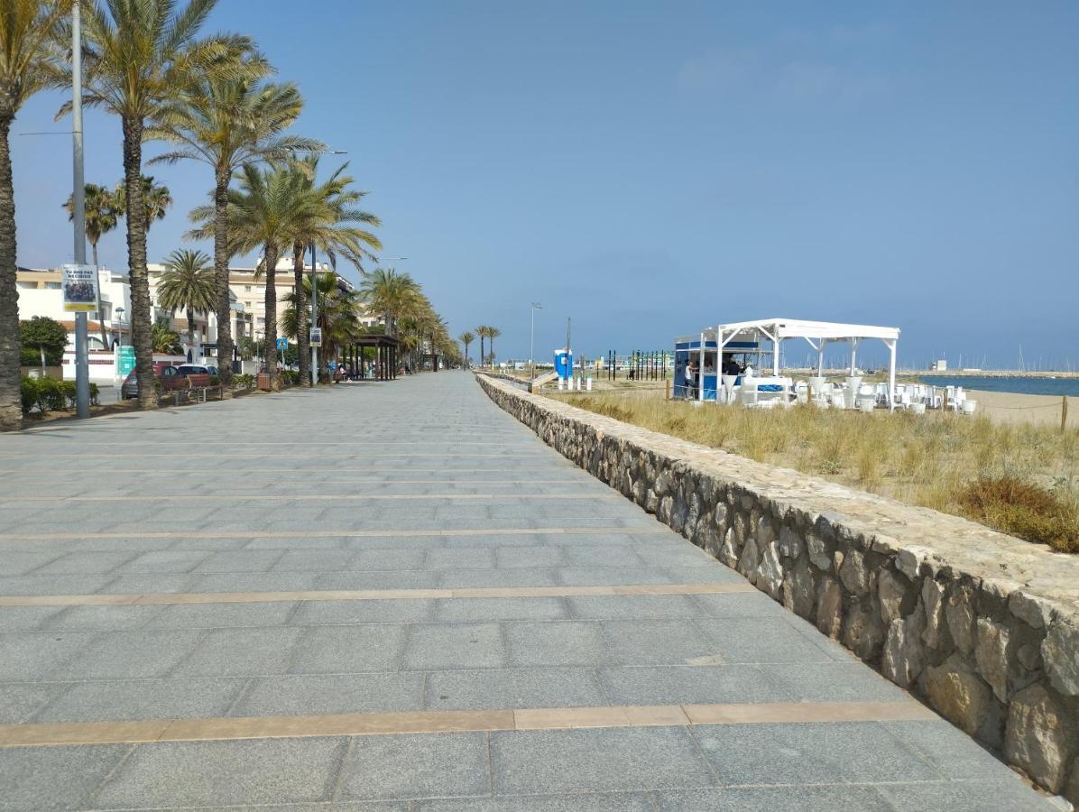 Atico Frente Al Mar Con Parking Para 5 Personas Apartment Calafell Exterior photo